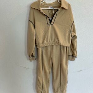 patpat Boys/Girls 2 Piece Tan & Black Sweatsuit

NWT

Size 7/8